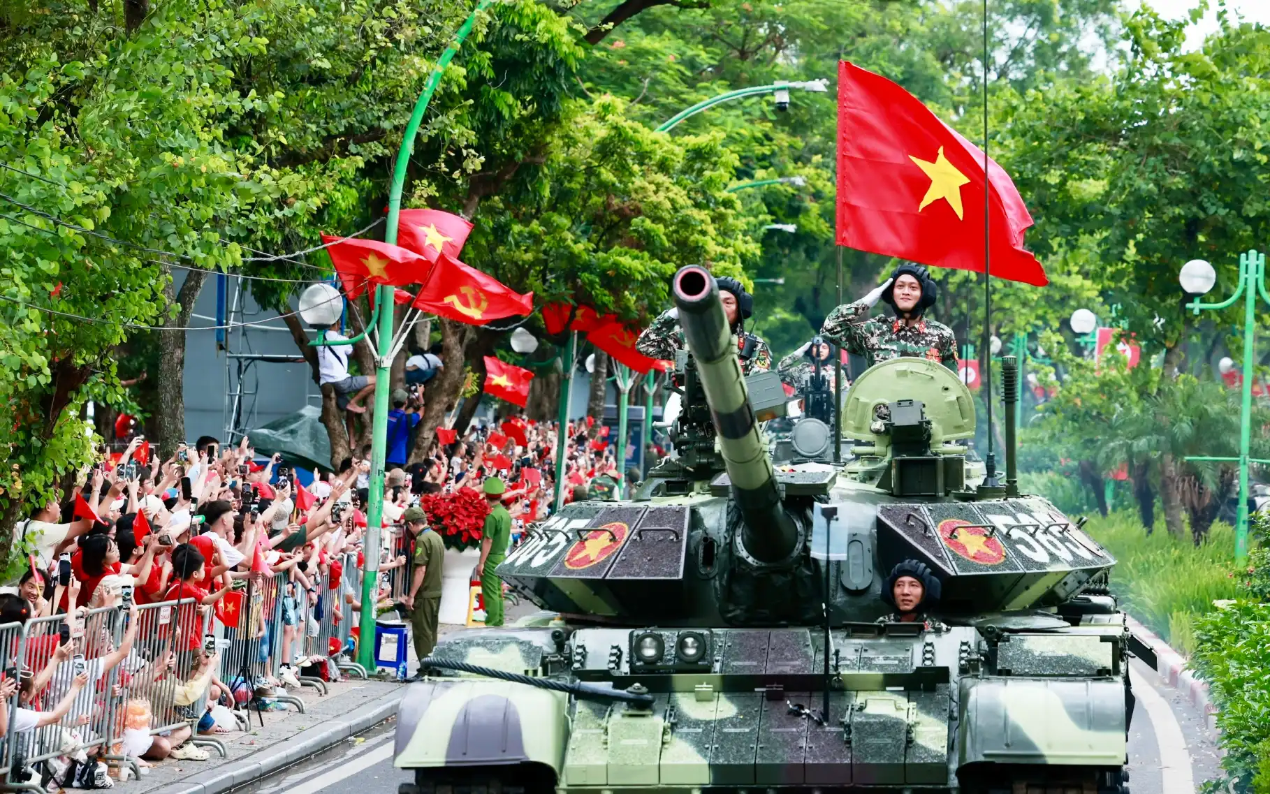 Xe Tăng Diễu Binh A80
